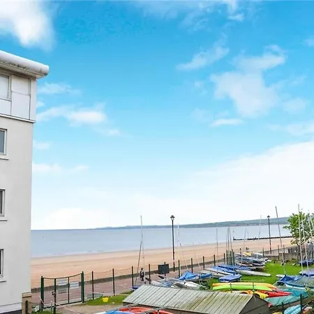 Traditional 2bd Flat Views Of Portobello Beach Apartment *