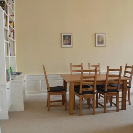 Traditional Georgian Flat In New Town * Edinburgh