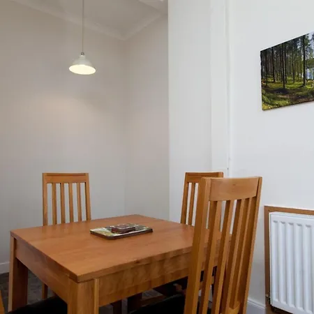 Spacious And Bright Polworth Flat Apartment Edinburgh