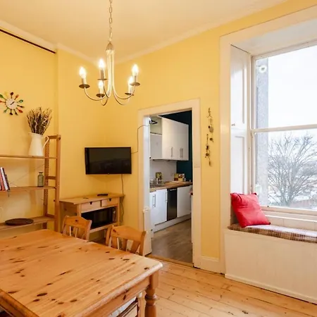 Large & Bright 2bd Flat In