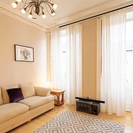 Large & Bright 2bd Flat In Edinburgh