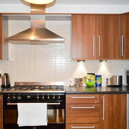 Apartment Modern 2 Bedroom Property In Central Edinburgh