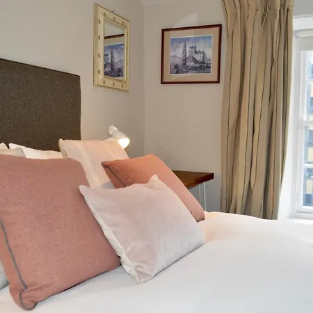 Stunning New Town Close To City Centre