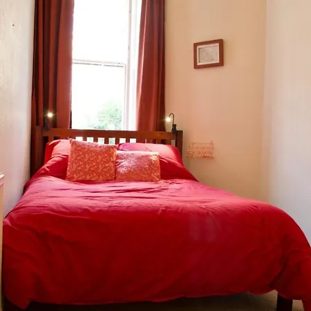 Beautiful Traditional 3 Bedroom In *