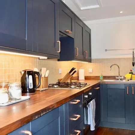Stunning New Town Close To City Centre