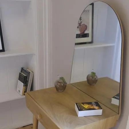 Contemporary Georgian 2bd Flat In Trendy Leith Apartment