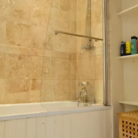 Daire Bright And Spacious Leith Flat Sleeps 5