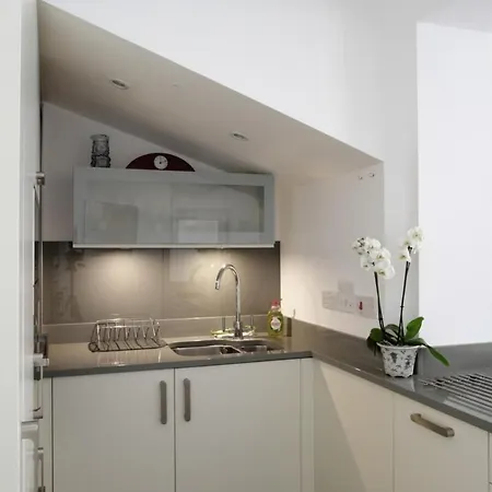 Quiet Ground Floor Mews Flat And Parking Apartamento *