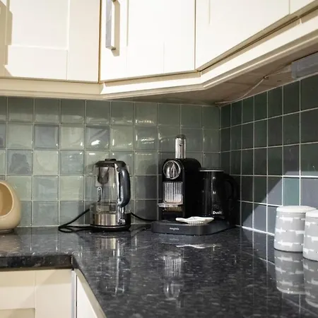 Apartment Homely And Traditional New Town Property-2 Bedroom