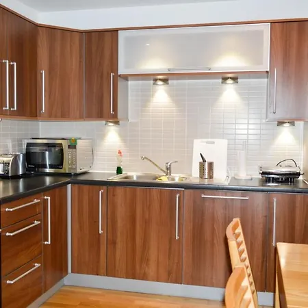 Modern 2 Bedroom Property In Central Appartement