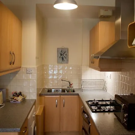 Apartment Central & Comfortable Flat - Sleeps 4 *