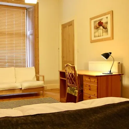 Classic Flat Close To City Centre! Sale!