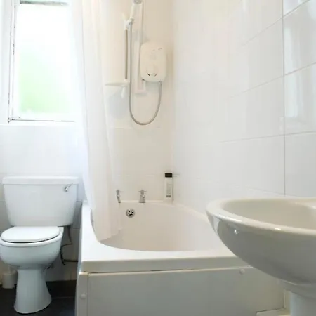 Beautiful Traditional 3 Bedroom In * Эдинбург