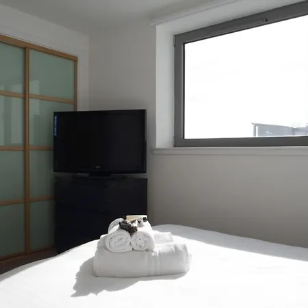 Apartament Modern 2 Bedroom Apartment In Leith With Sea Views Edynburg