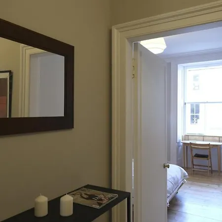 Apartment Contemporary Georgian 2bd Flat In Trendy Leith