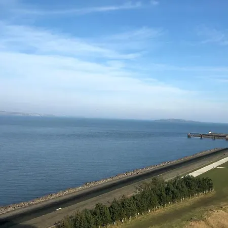 Modern 2 Bedroom Apartment In Leith With Sea Views Apartament