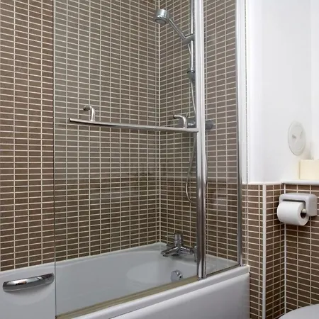 Apartment Modern 2 Bedroom Apartment In Leith With Sea Views