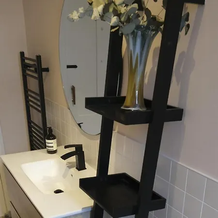 Apartment Contemporary Georgian 2bd Flat In Trendy Leith