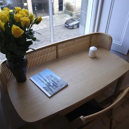 Apartment Contemporary Georgian 2bd Flat In Trendy Leith *