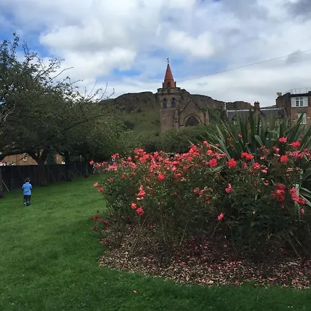 Central & Cosy 2 Bed Near Pleasance Edinburgh
