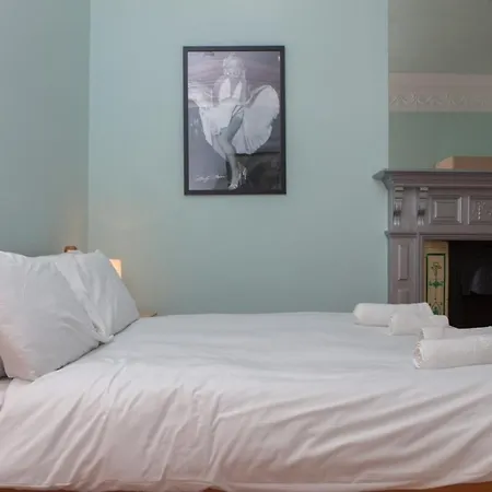 דירה Stylish 3-bed 2-bath Flat אדינבורו