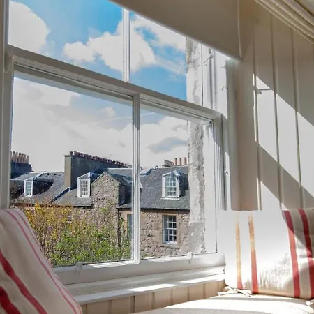 Charming City Centre Flat In * Edinburgh