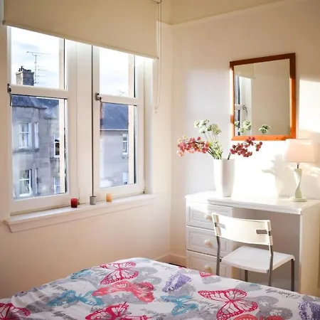 Apartment Stylish And Spacious 3-Bedroom Home In Edinburgh