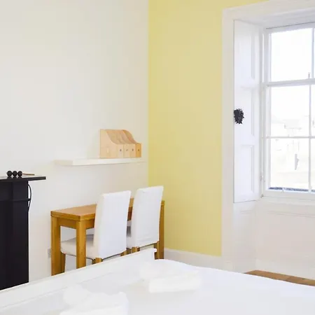 Stylish Four Bedroom Stockbridge Home! Sleeps 7 * Edinburgh