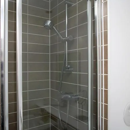 Modern 2 Bedroom Apartment In Leith With Sea Views Edynburg