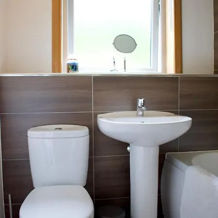 Modern 2 Bedroom Ground Floor Flat