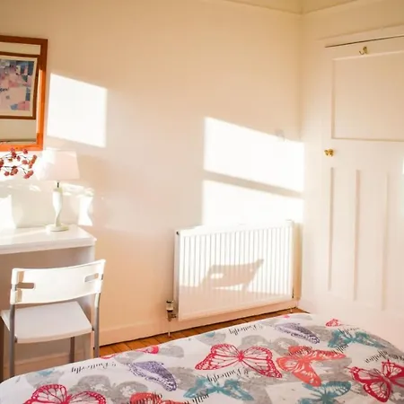 Apartment Stylish And Spacious 3-Bedroom Home In Edinburgh