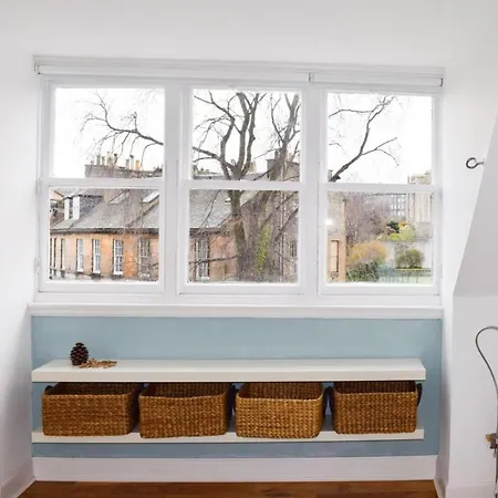 Stylish Four Bedroom Stockbridge Home! Sleeps 7 * Edinburgh