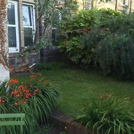 And Spacious 2 Bedroom Flat With Garden Appartement *