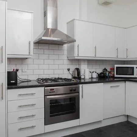 Stylish 3-bed 2-bath Flat * אדינבורו