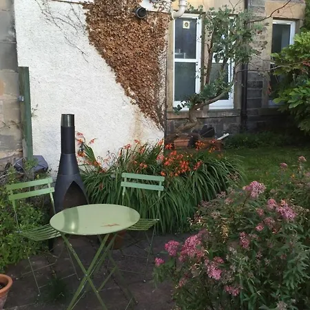 Apartamento And Spacious 2 Bedroom Flat With Garden