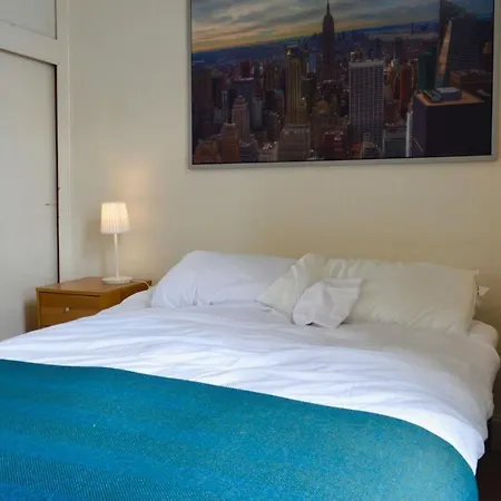 Sophisticated And Bright One Bed In Leith