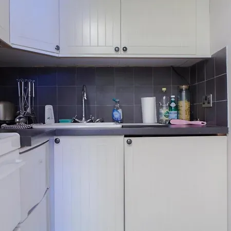 1 Bedroom On Charming St Stephen Street شقة *