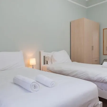 Stylish 3-bed 2-bath Flat דירה אדינבורו