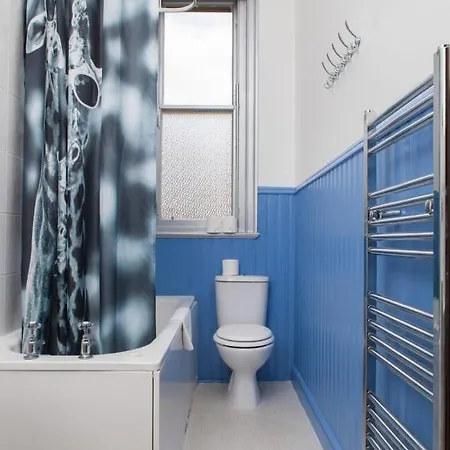 Stylish 3-bed 2-bath Flat דירה אדינבורו