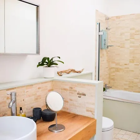 公寓 Stylish Four Bedroom Stockbridge Home! Sleeps 7 *