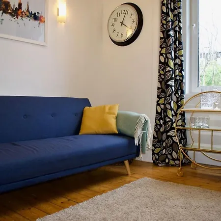 Comfortable And Central 1 Bedroom