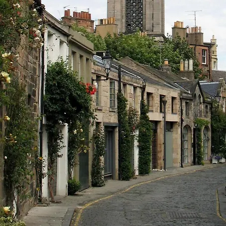 Spectacular City Centre Flat Near Dean Village Edinburgh