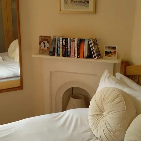 1 Bedroom On Charming St Stephen Street شقة *