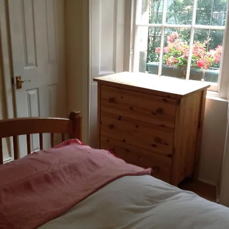 1 Bedroom On Charming St Stephen Street شقة *