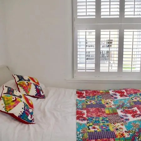 Charming City Centre Flat Sleeps 4 Edinburgh