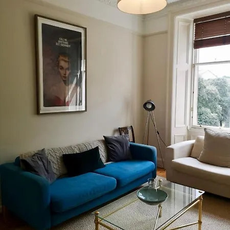 Bright 2 Bedroom Apartment Edinburgh