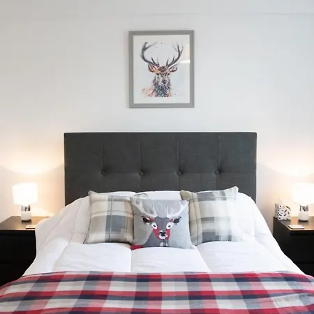 Spacious & Contemporary Flat With Secure Parking Edinburgh