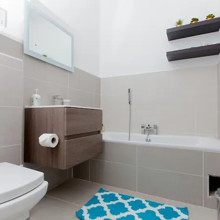 Apartment Beautifully Modernised New Town