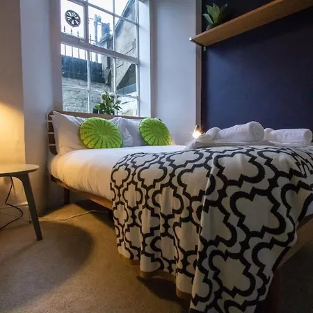 Apartment Beautifully Modernised New Town Edinburgh