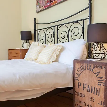Amazing 4 Bedroom Just Off The Meadows Apartamento Edimburgo
